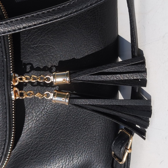 Black Leather Crossbody Bag Size 9+10 - Picture 2 of 9